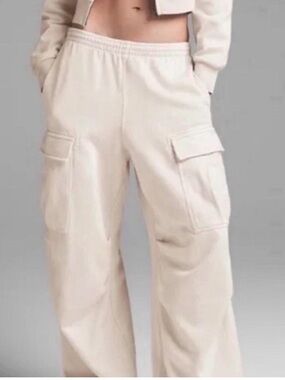 SKIMS new with tags boyfriend fleece cargo sweatpants